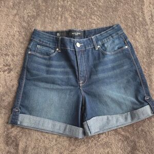 Nine West Dark Blue Cuffed Jean Shorts Size 10 Vacation Travel
